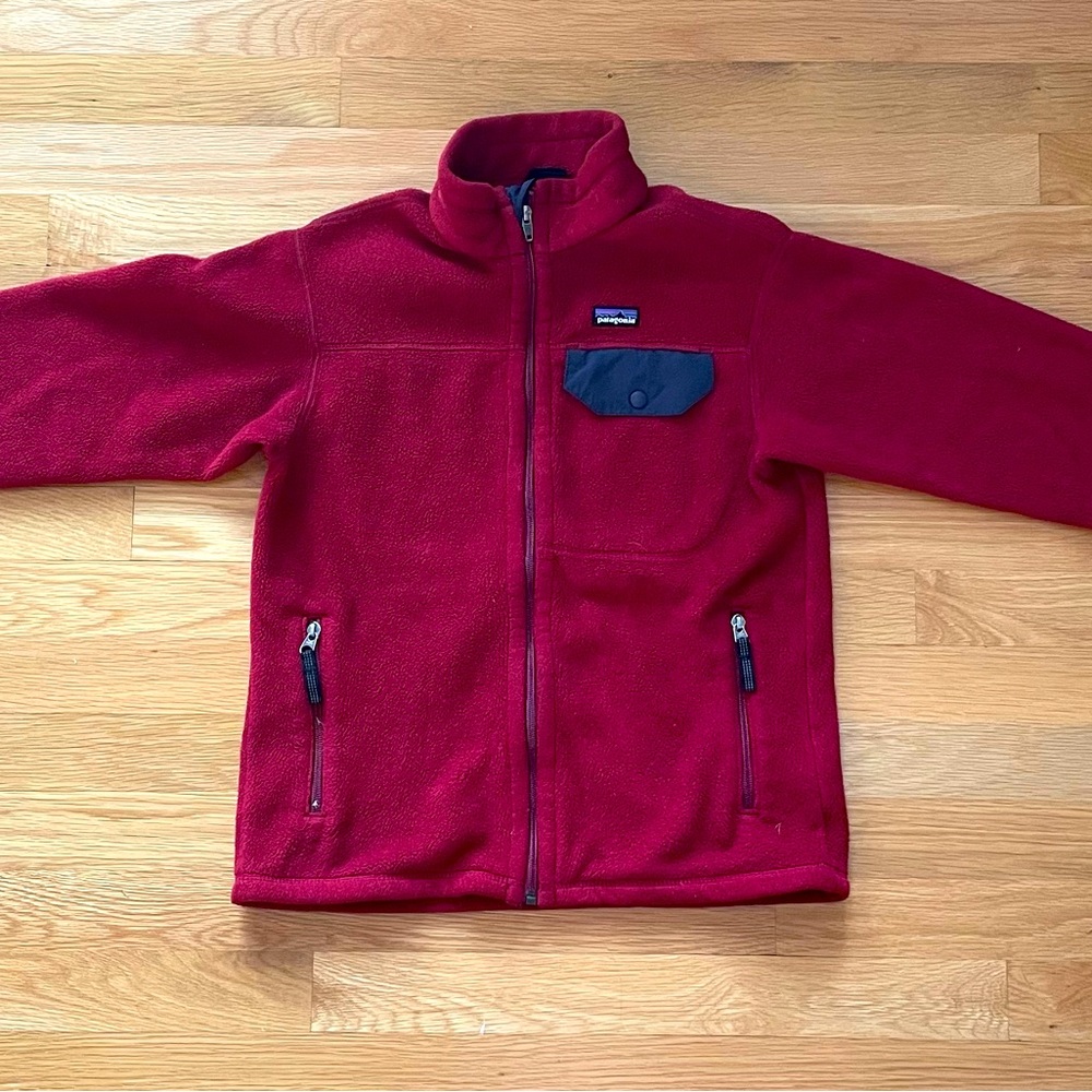 Patagonia Sweater Fleece Jacket - burgundy - great condition. Size 10 (youth)